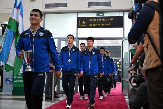 Футбол бўйича U-17 Осиё кубоги ғолиблари автомобиллар билан тақдирланди