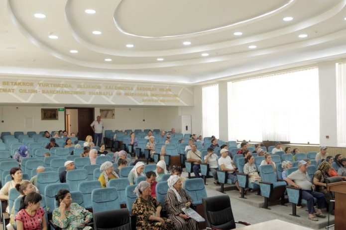 Toshkent viloyatida 100 ga yaqin ehtiyojmand oilalarga pul mablag‘lari tarqatildi