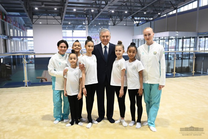 Shavkat Mirziyoyev Toshkentda gimnastika bo‘yicha Oksana Chusovitina sport mahorati maktabidagi sharoitlar bilan tanishdi