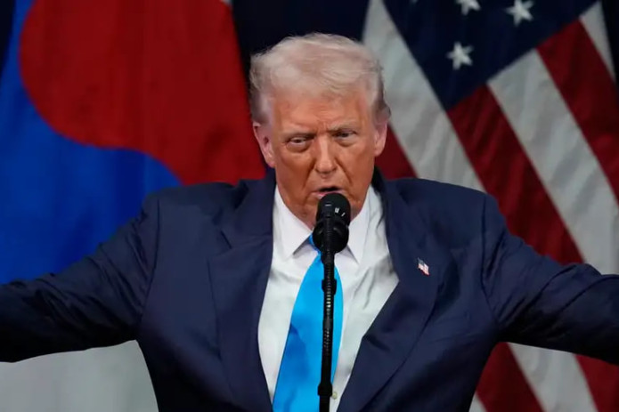 Tramp: AQSh Janubiy Koreya uchun yadroviy suv osti kemasi quradi