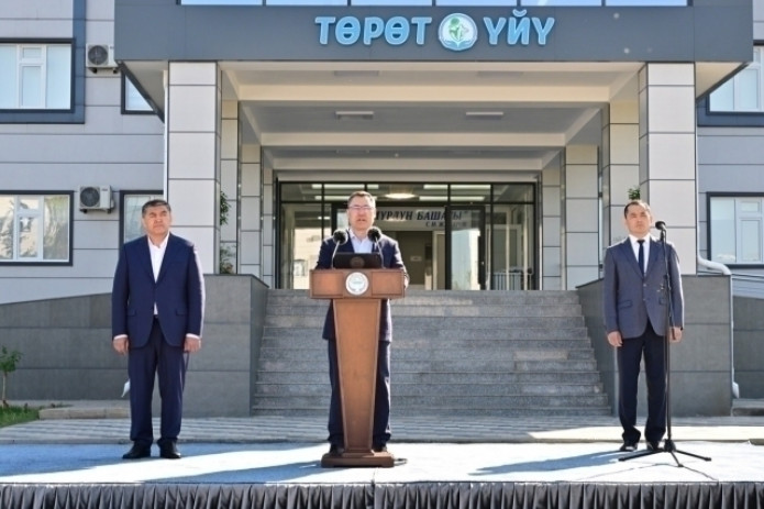Qamchibek Tashiyev oilaviy zavodini sotib, tug‘ruqxona qurdi