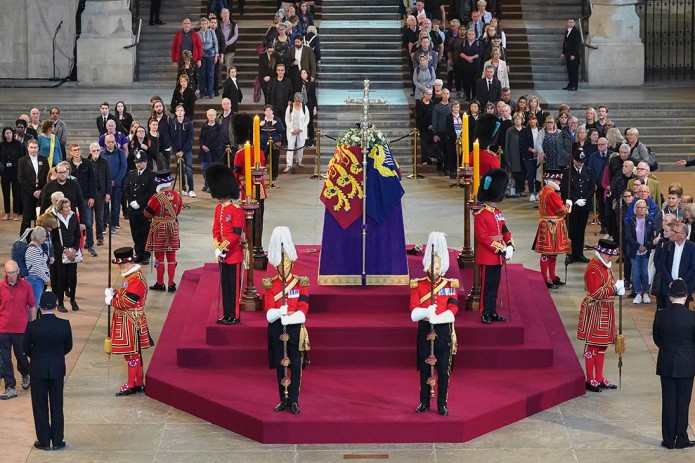 В Вестминстерском аббатстве проходят похороны королевы Елизаветы II