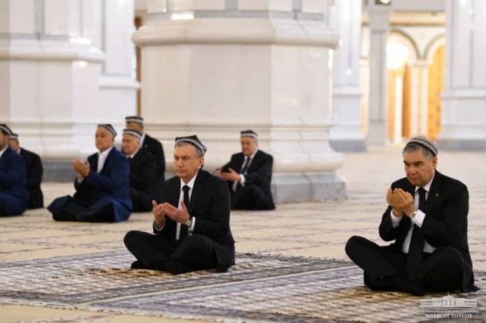 Shavkat Mirziyoyev Gurbanguli Berdimuhammedov bilan birgalikda Qur'on tilovat qildi