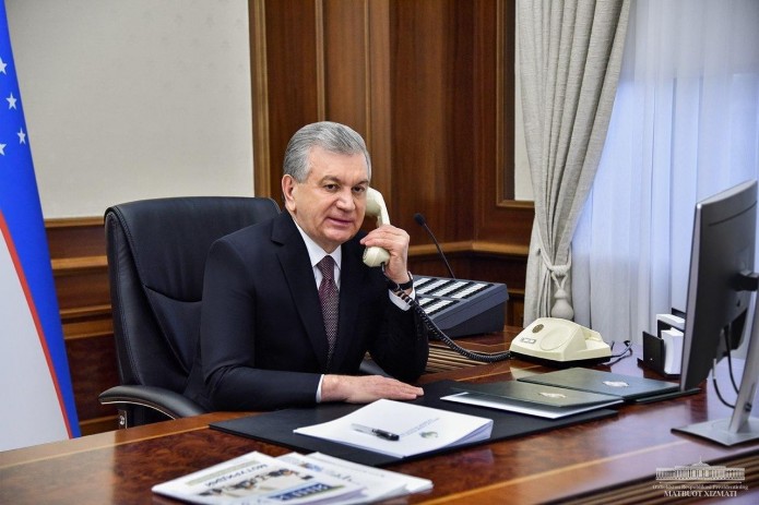 Shavkat Mirziyoyev O'zbekiston Qahramoni Lola Murotova bilan telefon orqali muloqot qilib, Xalqaro xotin-qizlar kuni bilan tabrikladi