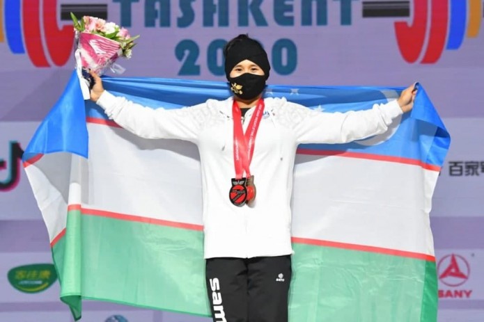 Муаттар Набиева заняла два призовых места в ЧА по тяжелой атлетике