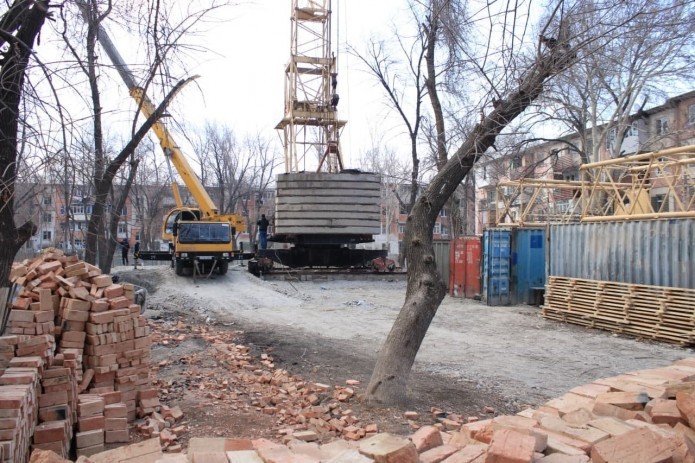 Mayor of Ferghana region orders to stop all construction in yards