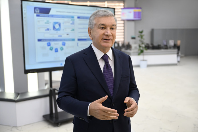 Shavkat Mirziyoyev Qarshi davlat universitetida ham boʻlib, bu yerda yaratilgan sharoitlar bilan tanishdi