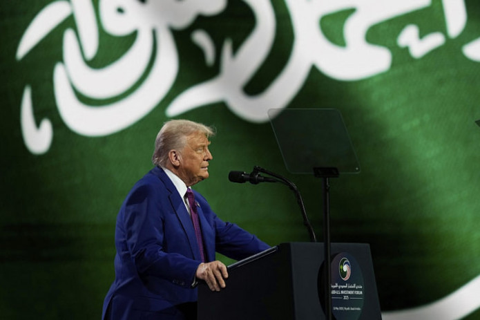 Tramp AQSh Suriyaga qarshi sanksiyalarini bekor qilishini aytdi