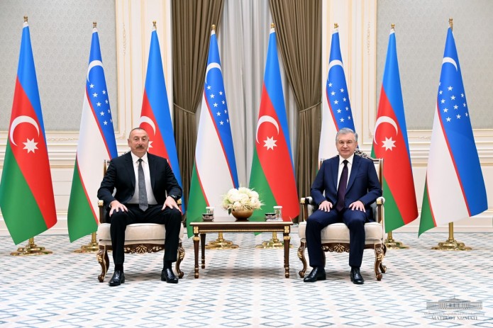 Президенты Узбекистана и Азербайджана провели переговоры в узком формате