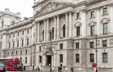 London Rossiya mudofaa sektoriga qarshi sanksiyalarni kengaytirdi