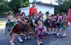 В Ташкенте состоялось детское дефиле национального костюма "Туморча"