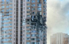 В Киеве ракета попала в жилой многоэтажный дом