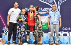 Узбекский тяжелоатлет Ходжиакбар Олимов завоевал 3 медали на чемпионате Азии