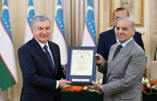 O‘zbekiston Prezidenti Pokistondagi yetakchi universitetning faxriy doktori va professori bo‘ldi