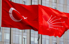Istanbul politsiyasi muxolifat partiyasi qarorgohini o‘rab oldi