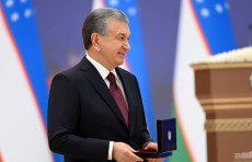 Prezident Shavkat Mirziyoyev O‘zbekiston mustaqilligining 34 yilligi munosabati bilan fan, taʼlim, sog‘liqni saqlash, sport, adabiyot, madaniyat va sanʼat hamda OAV xodimlaridan bir guruhini mukofotlash bo‘yicha farmonni imzoladi