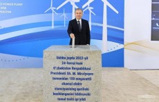 Shavkat Mirziyoyev Qoraqalpog‘istonda shamol elektr stansiyasi qurilishiga tamal toshini qo‘ydi