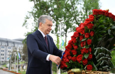 Prezident Shavkat Mirziyoyev G‘alaba bog‘iga tashrif buyurib, xotira marosimida ishtirok etdi