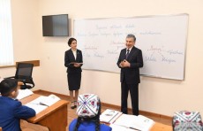 Шавкат Мирзиёев посетил школу творчества имени Абдуллы Кадыри