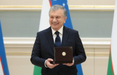 Prezident Akademik V.Vohidov nomidagi Respublika ixtisoslashtirilgan xirurgiya ilmiy-amaliy tibbiyot markazining 50 yilligi munosabati bilan bir guruh xodimlarni mukofotladi