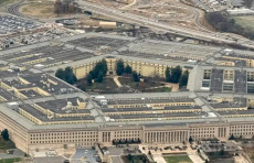 Pentagon rahbari yuzlab generallarni shoshilinch yig‘ilishga chaqirdi