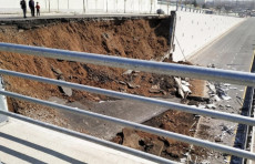 Toshkentda yo‘l o‘tkazgich o‘pirilib tushdi