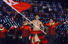 ТОП-10 запоминающихся моментов Олимпиады: Тонганский знаменосец