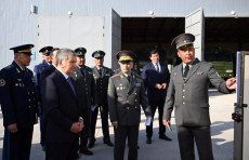 Oliy Bosh Qoʻmondon harbiy qismdagi sharoitlarni koʻzdan kechirdi