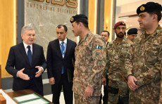 Oʻzbekiston Prezidenti Pokistonning harbiy sanoati salohiyati bilan tanishdi