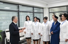 Шавкат Мирзиёев посетил семейную поликлинику №22 Учтепинского района города Ташкента