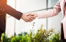 21-noyabr - "Xalqaro salomlashish kuni": Turli mamlakatlarda odamlar qanday salomlashishadi?