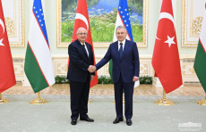 Shavkat Mirziyoyev Turkiya delegatsiyasini qabul qildi