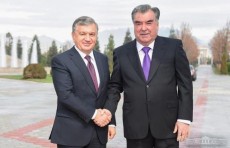 Президент Таджикистана поздравил Шавката Мирзиёева с победой на выборах