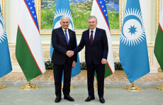 Shavkat Mirziyoyev Turkiy davlatlar tashkiloti Oqsoqollar kengashi raisi bilan uchrashuv o‘tkazdi