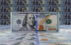O'zbekistonda dollar rasmiy kursi ketma-ket ko'tarildi, yevro va rubl esa tushdi