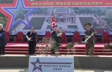 Shimoliy Koreya Ukraina bilan urushda halok bo'lgan askarlar uchun yodgorlik qurmoqda