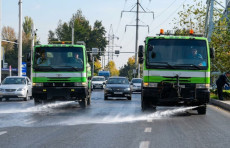 Toshkent koʻchalaridagi changni bostirish uchun 100 ta maxsus texnika suv sepyapti