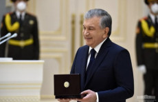 Shavkat Mirziyoyev bir guruh soha vakillarini  "Faol tadbirkor" ko‘krak nishoni bilan taqdirladi