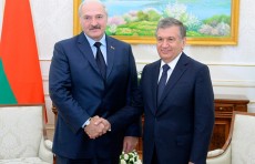 Александр Лукашенко поздравил Шавката Мирзиёева с победой на президентских выборах