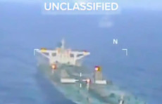 Rossiya suv osti kemasi AQSh tomonidan kuzatilayotgan tankerga hamrohlik qilmoqda