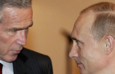 AQSh Putin va Bush o'rtasidagi 2001-yilda NATO haqidagi suhbatni maxfiylashtirdi