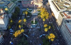 Argentinada talabalar prezident siyosatiga qarshi norozilik bildirishdi