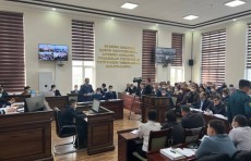 "Yelkasiga o‘tqazib, Jo‘qorg‘i Kengesni egallash maqsadida olib borgan": Tajimuratov, Kallixanova va boshqalarga qanday ayblov qo'yilgani ochiqlandi