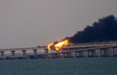 Мощный взрыв и обвал пролетов: подробности подрыва грузового автомобиля на Крымском мосту