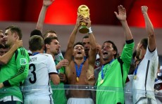 “Real” va “Arsenal” klublari sobiq futbolchisi, Jahon chempioni Mesut O'zil futbolchilik faoliyatini yakunlashga qaror qildi
