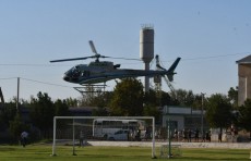 Navoiyda futbol o‘yini paytida vertolyot maydonga qo'ndi