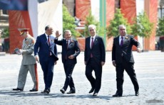 Президент Узбекистана принял участие в торжественном мероприятии по случаю 75-летия Великой Победы