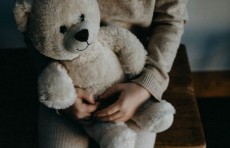 Buxoroda sog‘lom bo‘lsa-da, ruhiy kasalliklar dispanserida qolayotgan 15 yoshli qiz uyiga qaytarildi