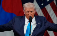 Tramp: AQSh Janubiy Koreya uchun yadroviy suv osti kemasi quradi